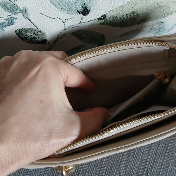 Badgley Mischka Tote Handbag in Cream - Picture 8 of 9